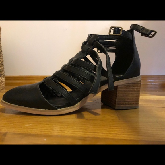 Black strapped bootie - Picture 4 of 5